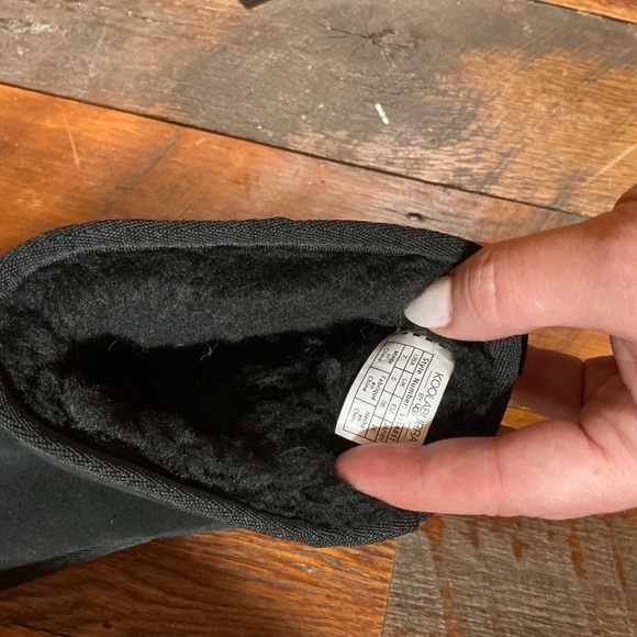 Koolaburra by UGG Classic Short Black Suede Shearling Boots Women’s Size 9 Winte - Picture 8 of 8